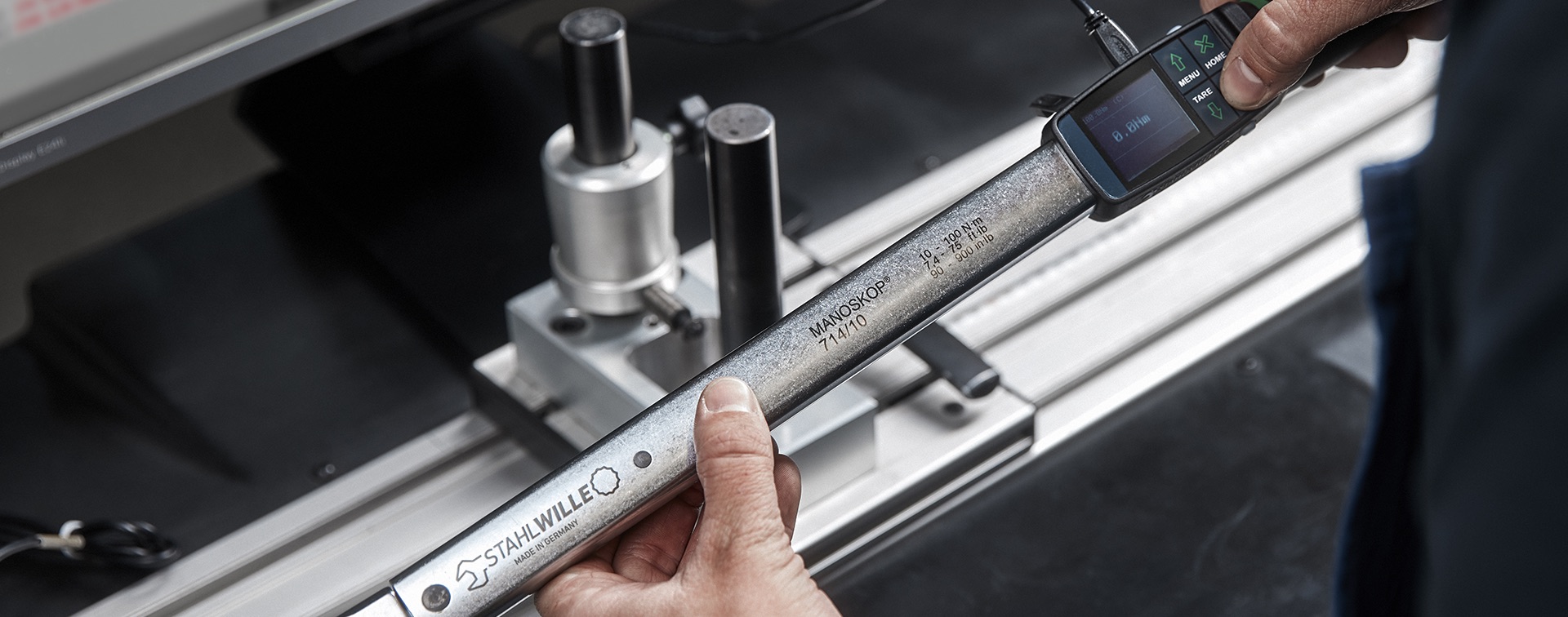 A torque wrench from STAHLWILLE is calibrated