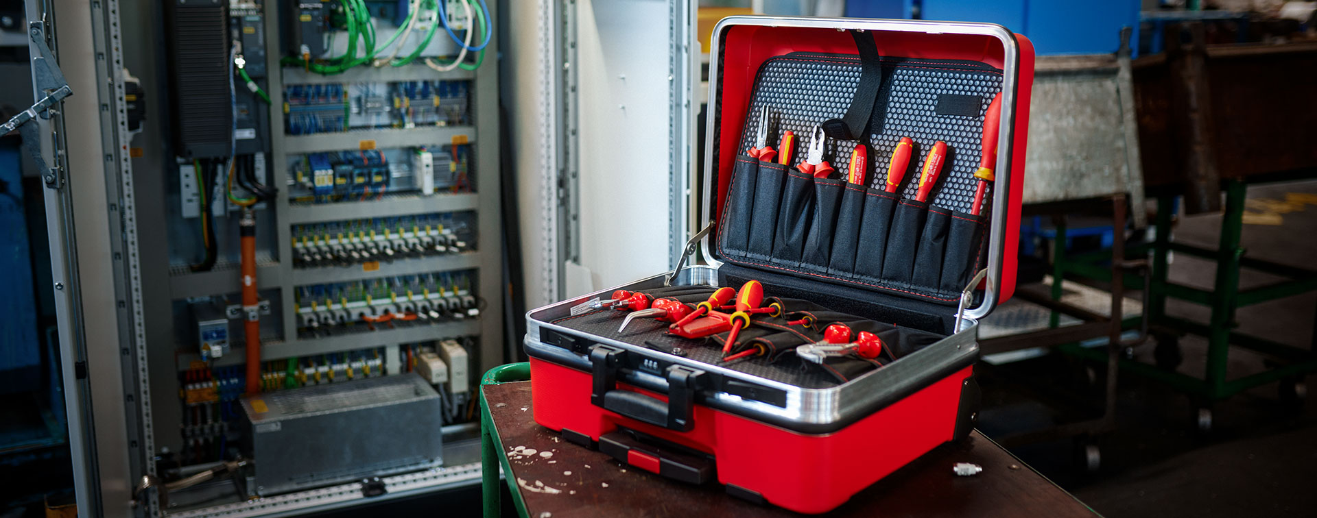 A workbench standing in an aircraft hanger with a passenger aircraft in the background