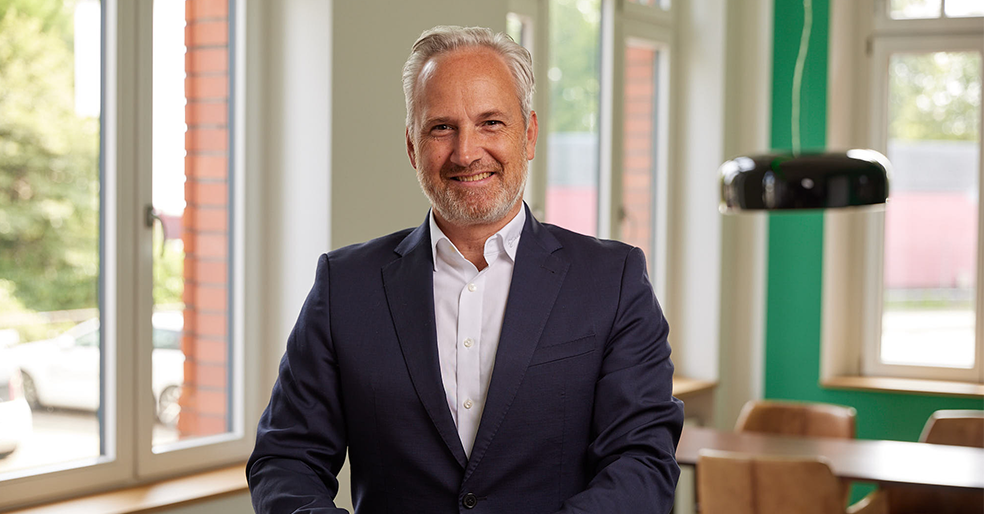 Contact partner smiles into the camera