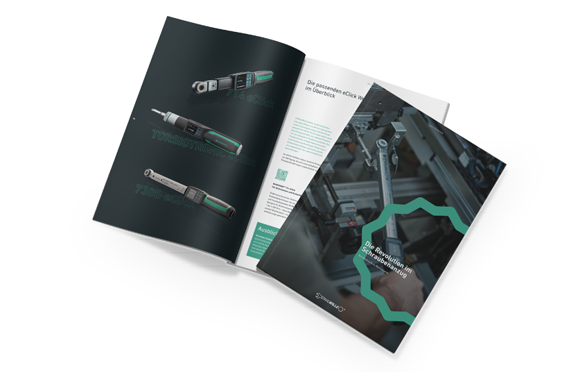 Aufgeschlagenes STAHLWILLE eClick Whitepaper mit Produktübersicht (MANOSKOP® 714 eClick, 730D eClick und TORSIOTRONIC® eClick) und Anwendungsszene